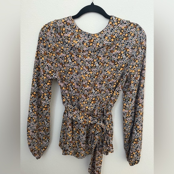 Max Studio Ruffled Peplum Floral Wrap Blouse with Scalloped Collar Medium - Picture 4 of 7